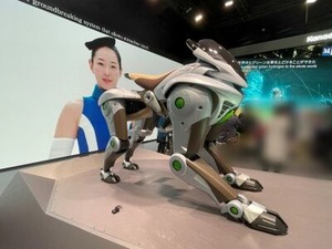 未来の都市パビリオンにあった４足歩行の乗り物（犬タイプ）