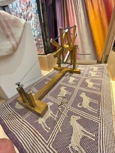 バングラデシュ館の敷物にシルエットでデザインされていた生き物たち