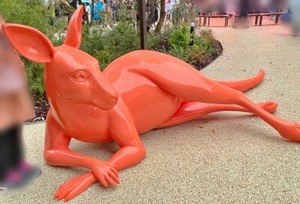 オーストラリアパビリオンの前にあるカンガルーの像