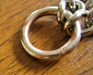 メッキの下地が見え出したパーツ